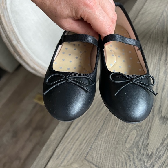Cat and Jack black flats for girls size 12 (years 5-6) - Picture 6 of 6